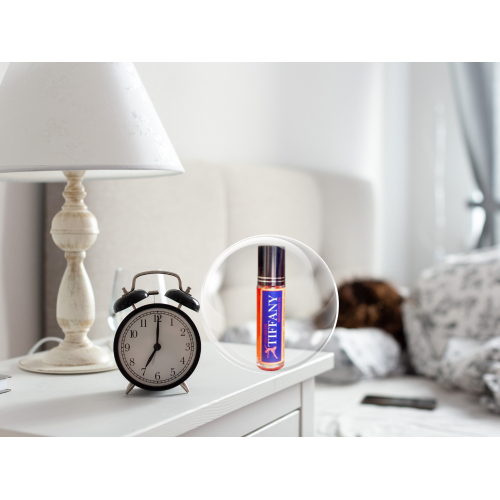 3. Một chai để ở đầu giường hoặc bàn ngủ